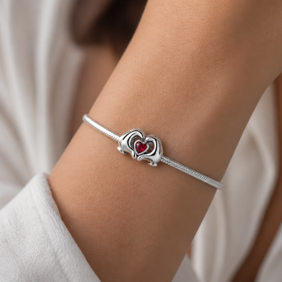 Charm Manos Mickey con corazón rojo separador