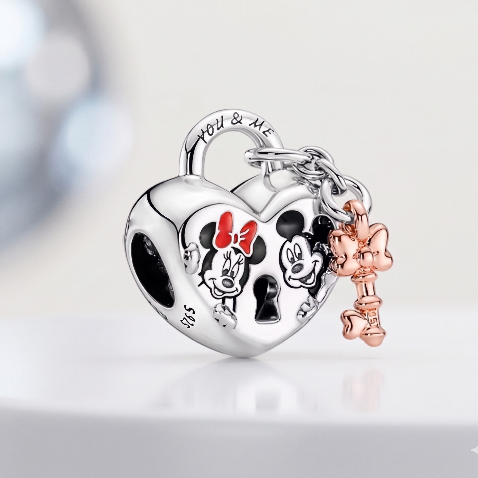 Charm Corazon Minne y Mickey con llave separador