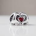 Charm Manos Mickey con corazón rojo separador